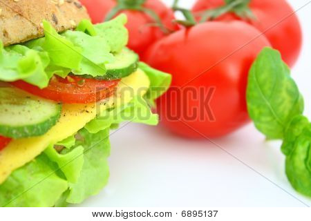 Panino con formaggio e verdure
