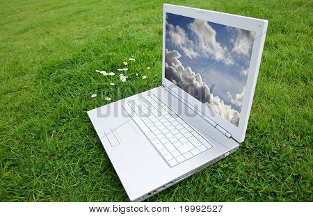 Hvid Laptop i parken