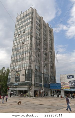 Dobrich, Bulgaria - May 1, 2008: Building And Street At The Center Of Town Of Dobrich, Bulgaria
