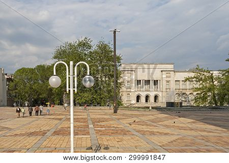 Dobrich, Bulgaria - May 1, 2008: Building And Street At The Center Of Town Of Dobrich, Bulgaria