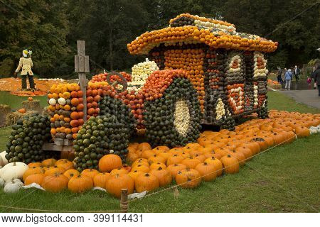 Ludwigsburg, Germany ,08 October 2016. Figures Made From A Pumpkin In The Park Of The Town Of Ludwig