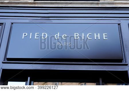 Bordeaux , Aquitaine  France - 12 12 2020 : Pied De Biche Paris Logo Sign On Wall Store Of Fashion S