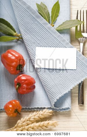 フォークと Vegetabels ブルー ナプキンに