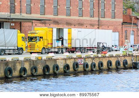 Unloading