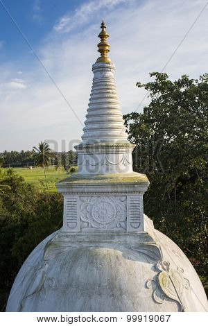 The rear of Rankoth Vehera, the largest Buddhist stupa