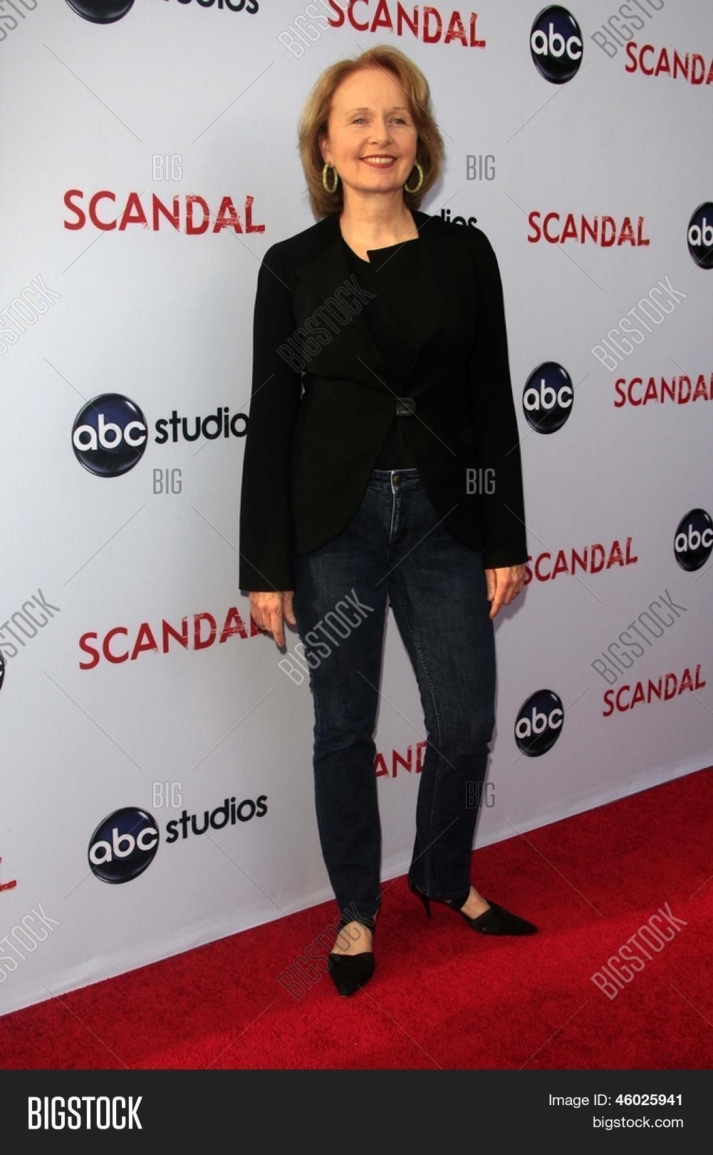 月 16 日:"晚上用 丑闻 在伦纳德 · 戈登森到达凯特伯顿 库存照片