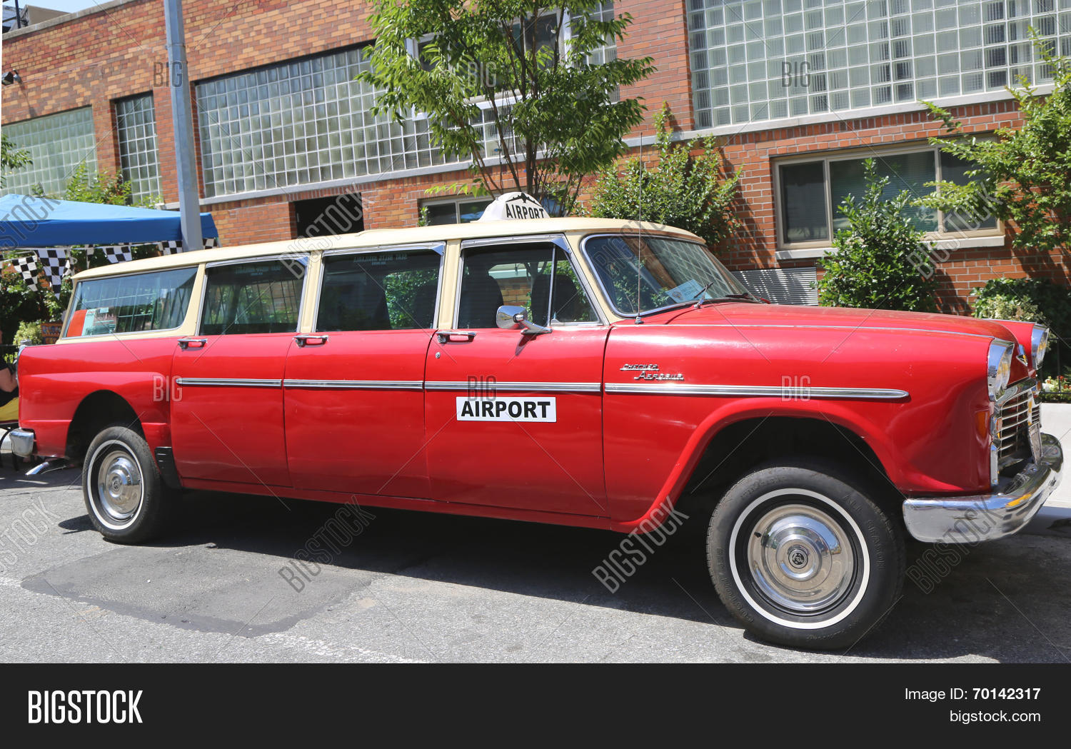 1967 checker aerobus a12 car produced by the checker motors