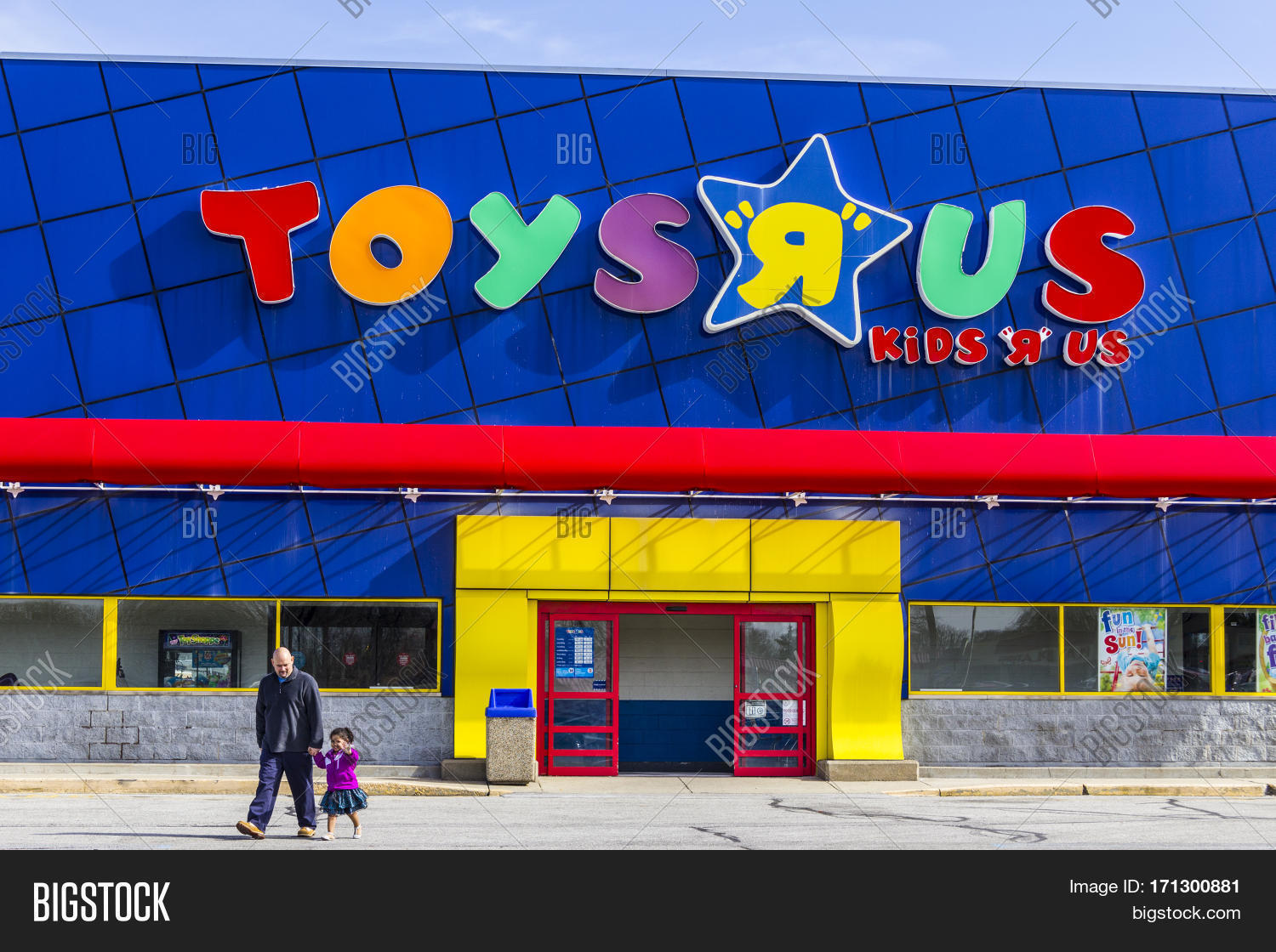 indianapolis - circa february 2017: toys "r" us retail strip