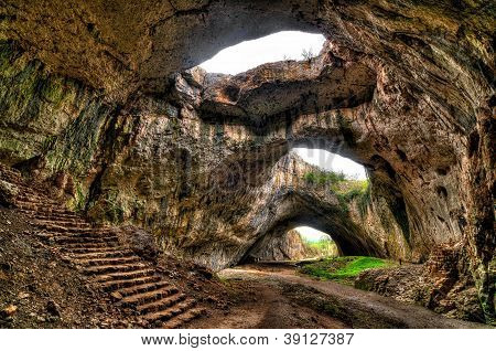 大山洞村在保加利亚 devetaki 附近