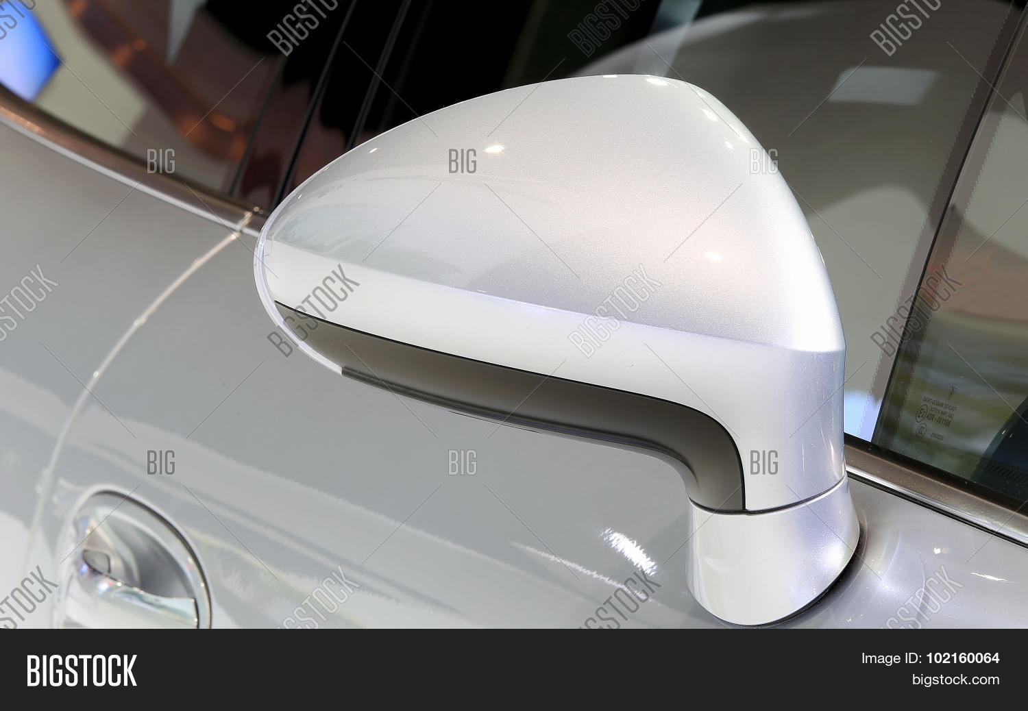 wing mirror porsche series图片和照片 | bigstock