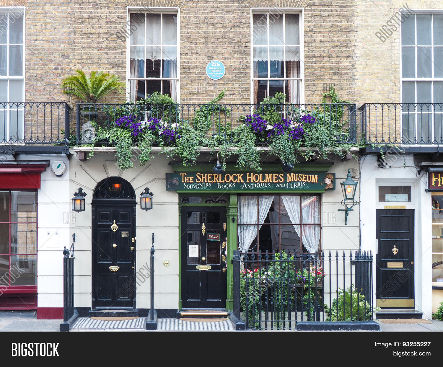 sherlock holmes house and museum in 221b baker street, london