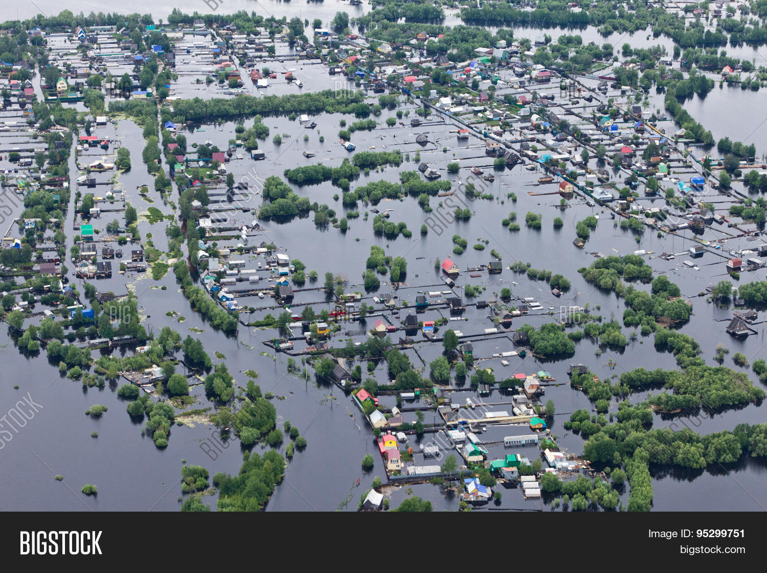 flooded village in lowland of great river 库存照片和库存图片