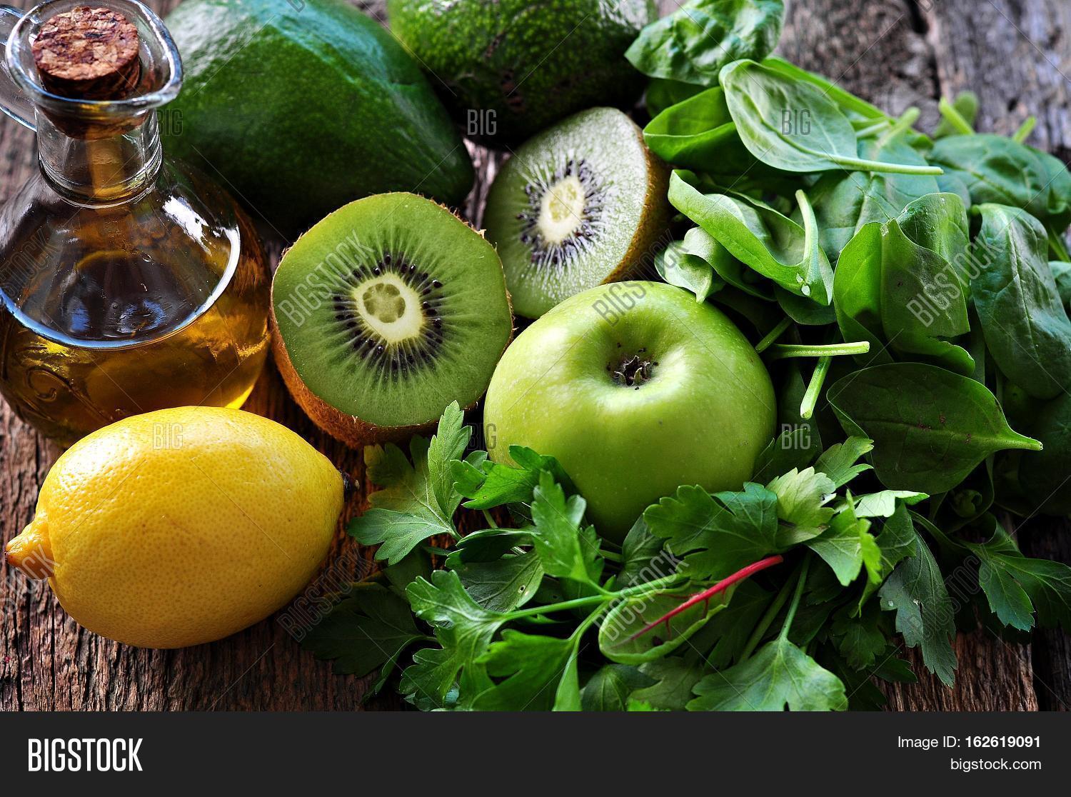 fresh kiwi, avocado, apple, lemon, baby spinach, parsley and