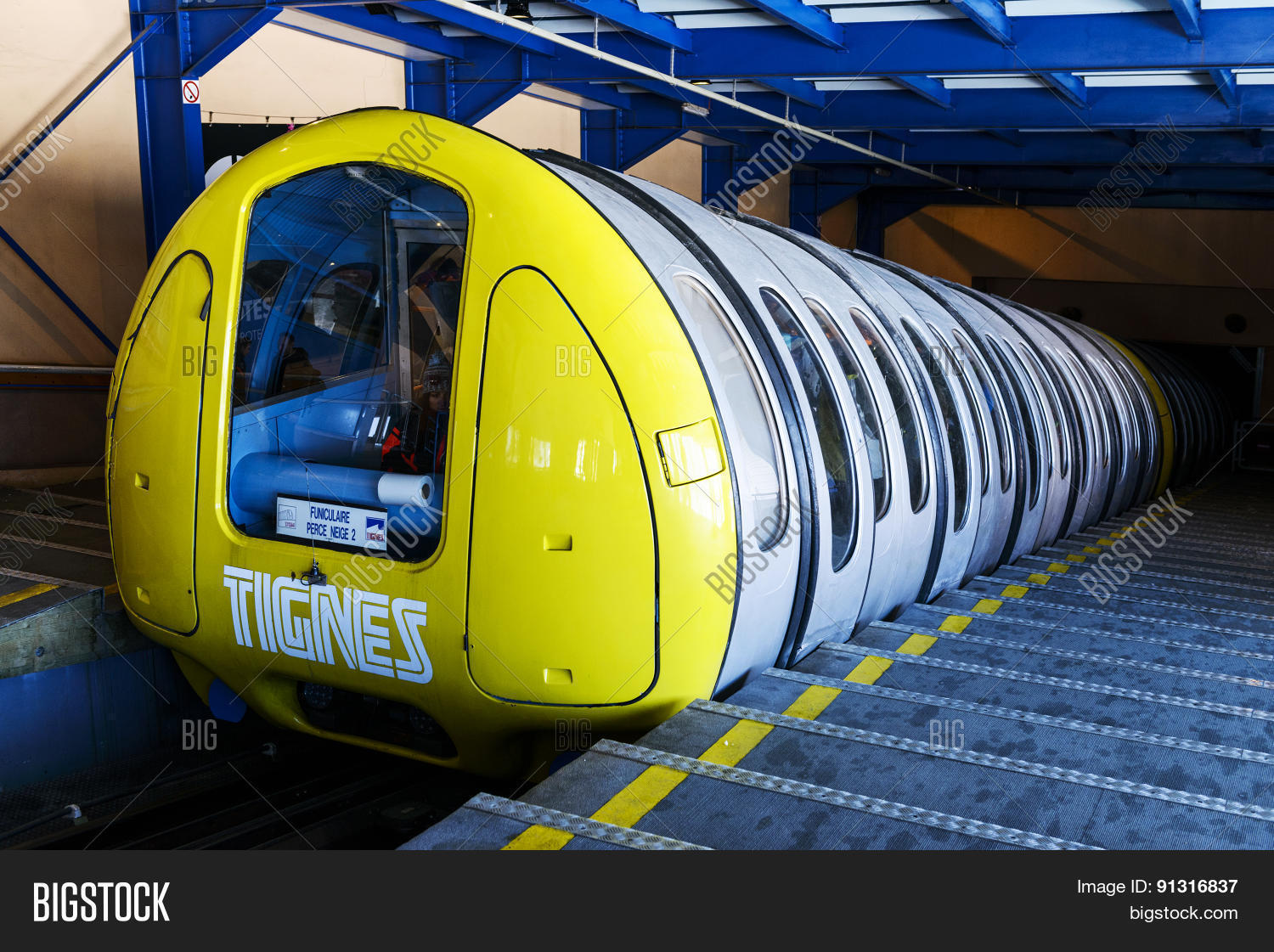 cable car tignes, france 库存照片和库存图片 | bigstock