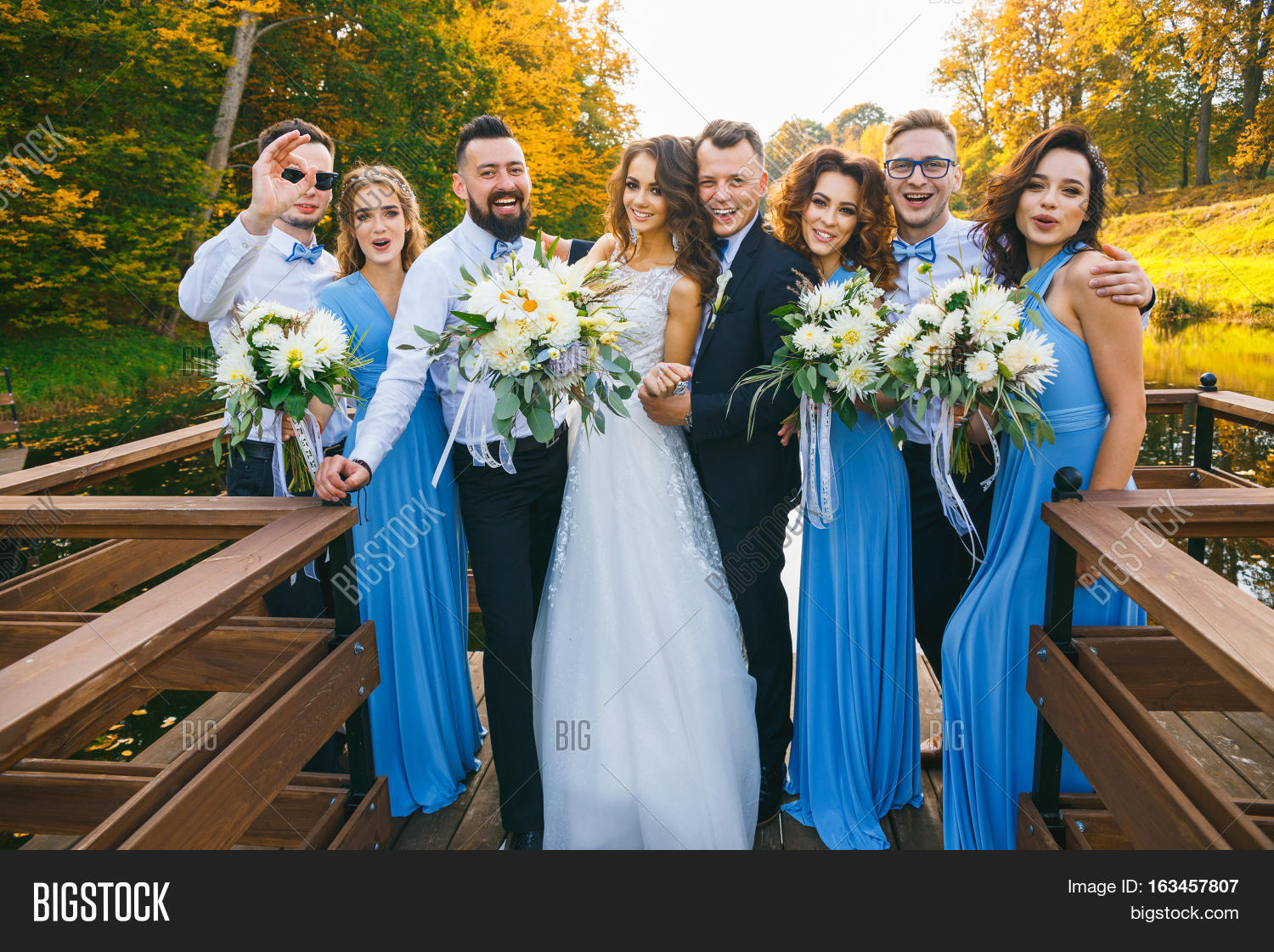 couple with groomsmen and bridesmaids posing on wedding ceremony