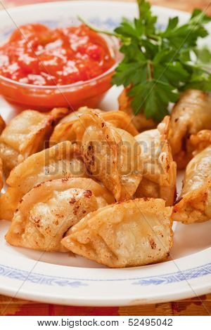 fried asian wonton noodles with hot sauce