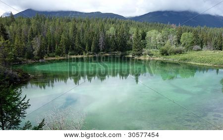 保存取消 &nbsp; 保存 reflections in a turquoise glacial lake in