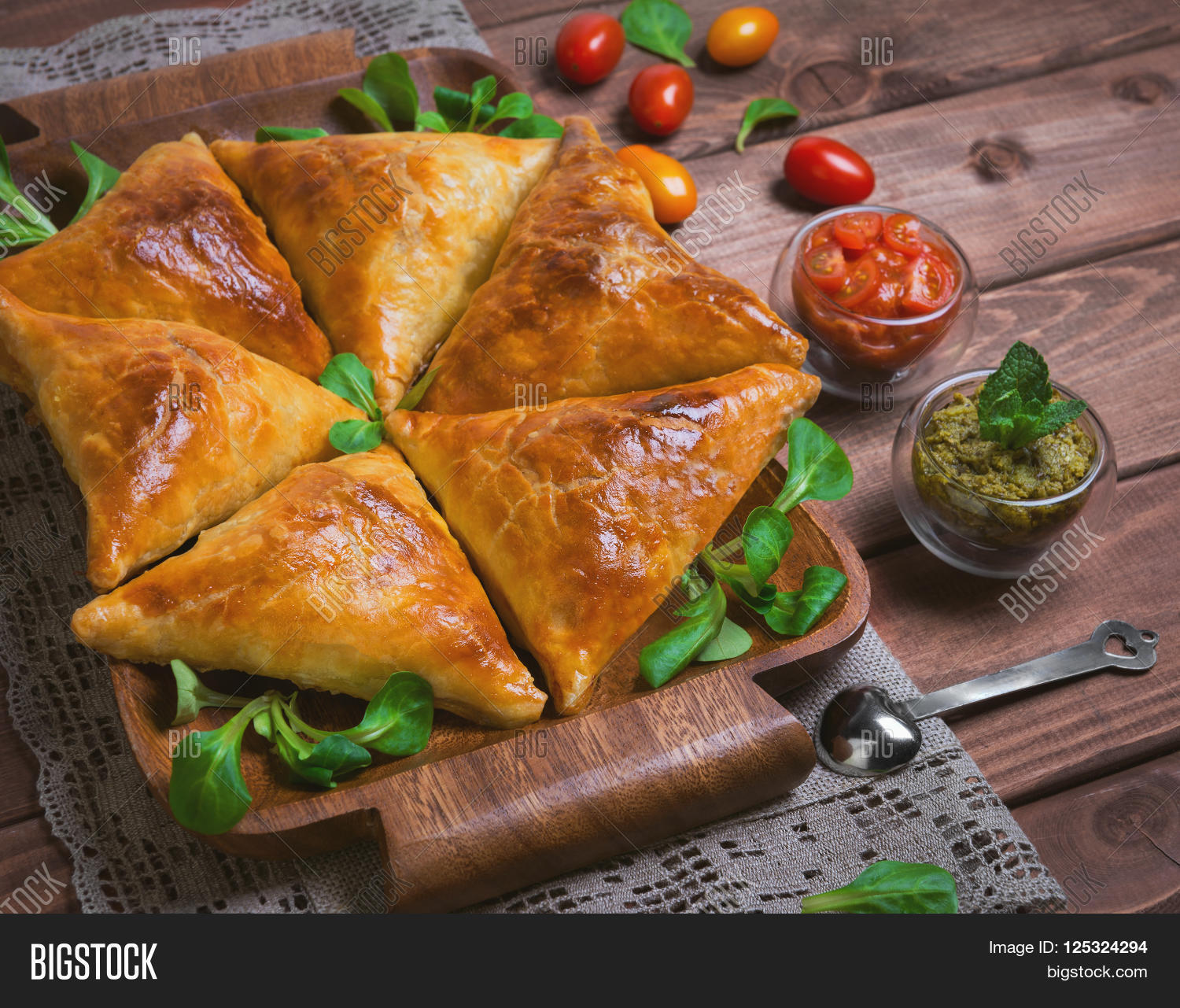 samosa food photo 库存照片和库存图片 | bigstock