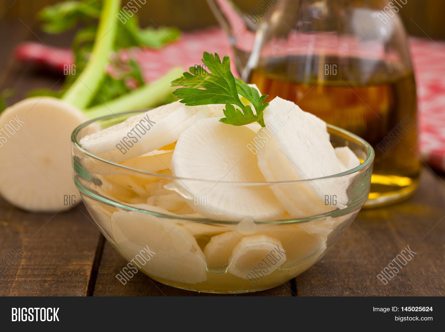 daikon radish salad with parsley, vinegar and olive oil