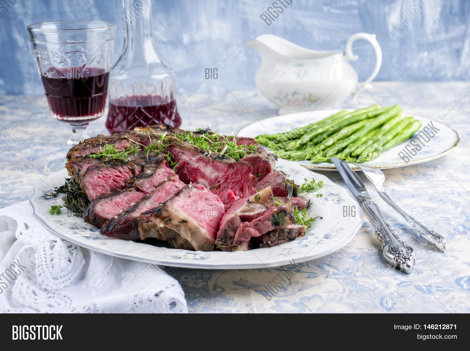 porterhouse steak with asparagus