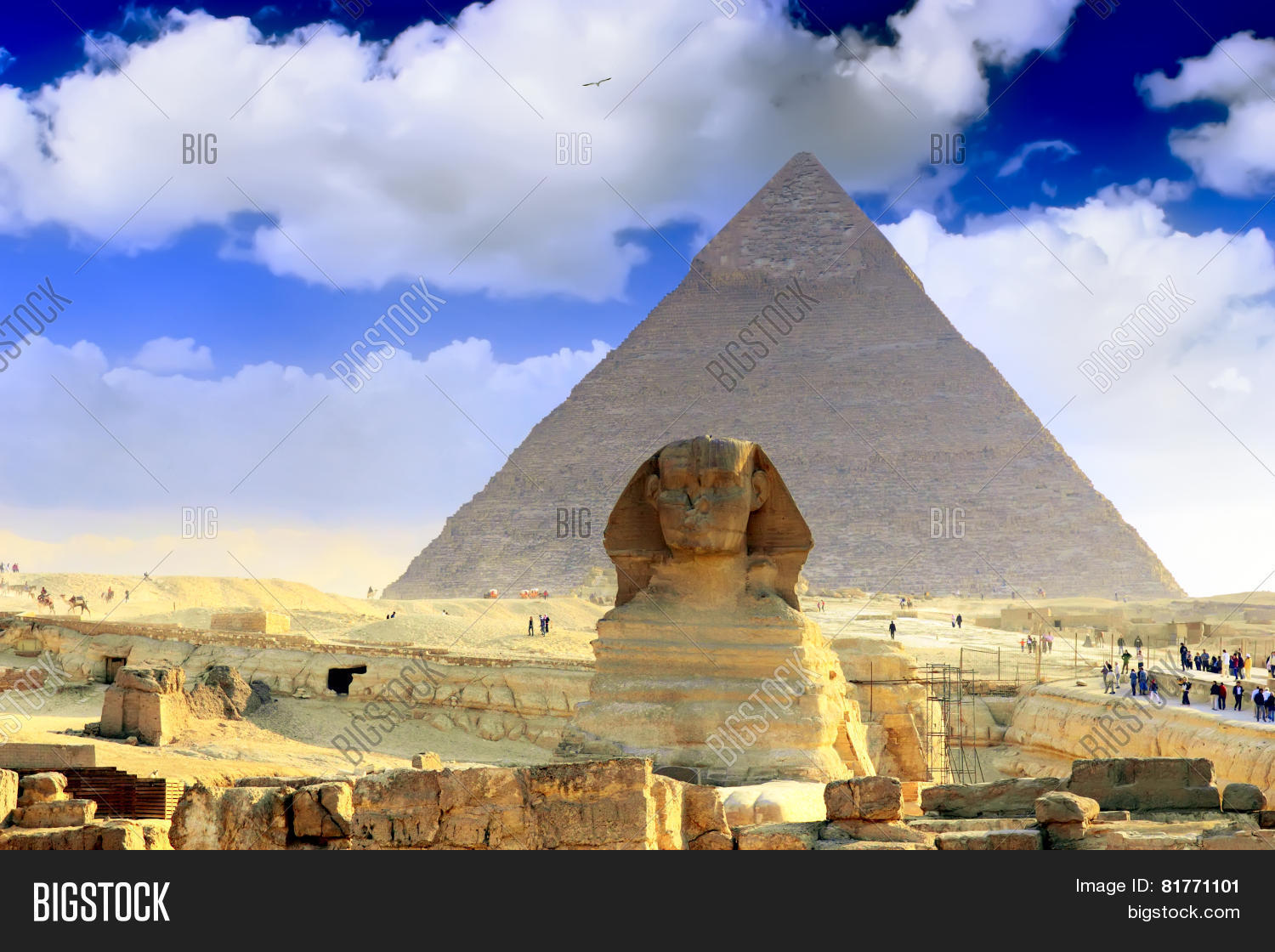 great pyramid of pharaoh khufu located at giza and the sphinx.