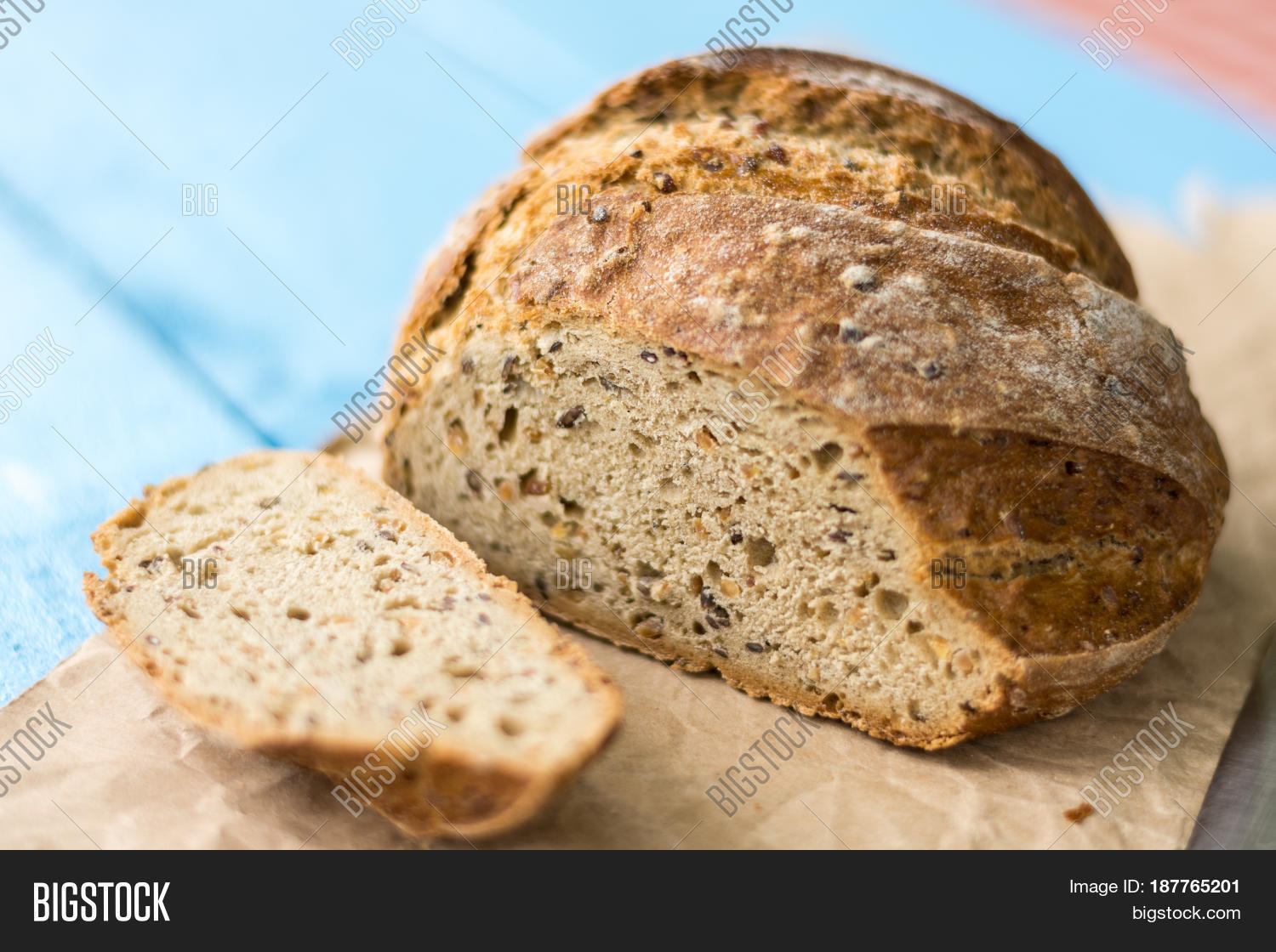 sliced healthy round black bread图片和照片 | bigstock