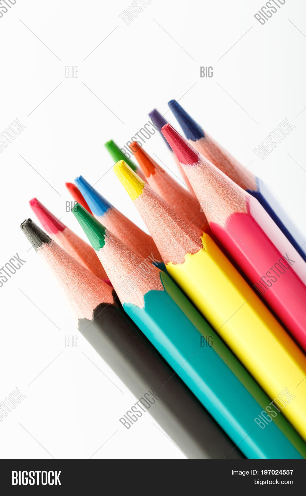 many different colored pencils.