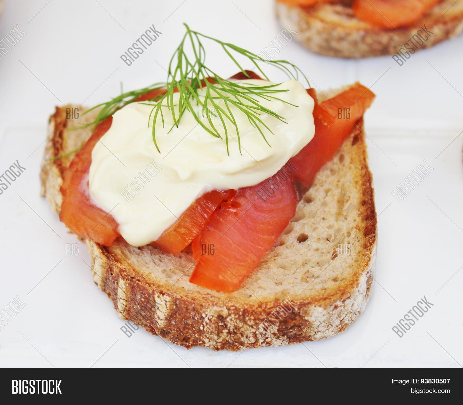 smoked salmon on toast with crème fresh