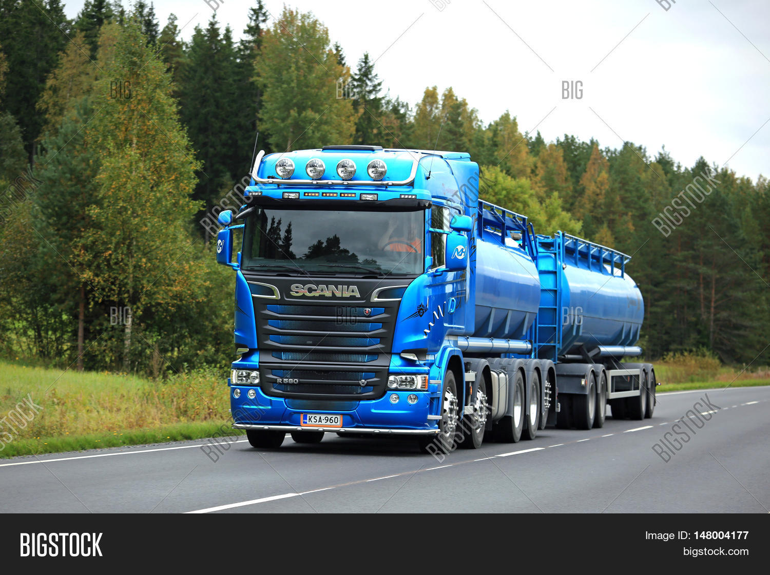 september 17 2016: metallic blue scania r580 tank truck mov s
