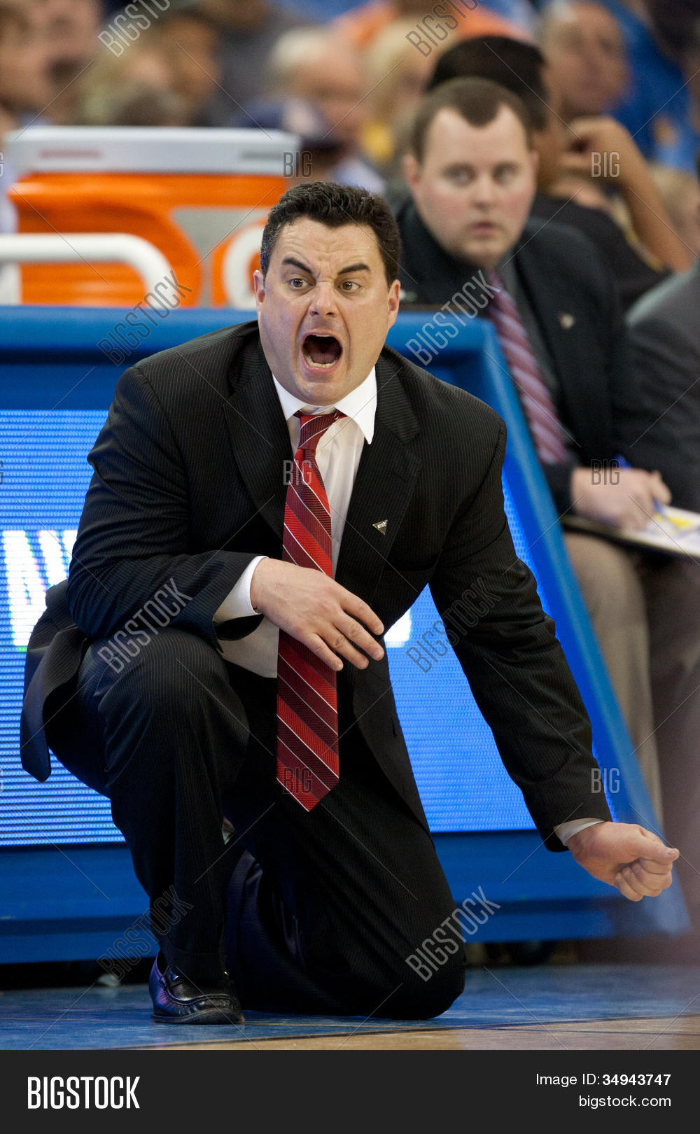 洛杉矶-feb 26: 亚利桑那野猫队总教练肖恩 · 米勒在 ncaa 篮球游戏