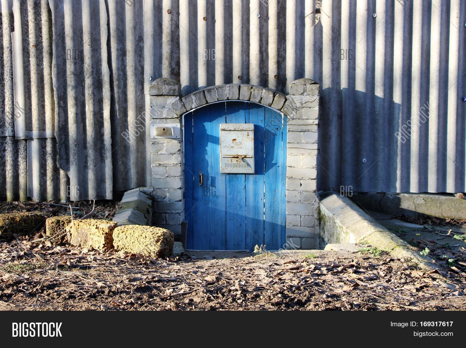 the blue gate of the old house in the village