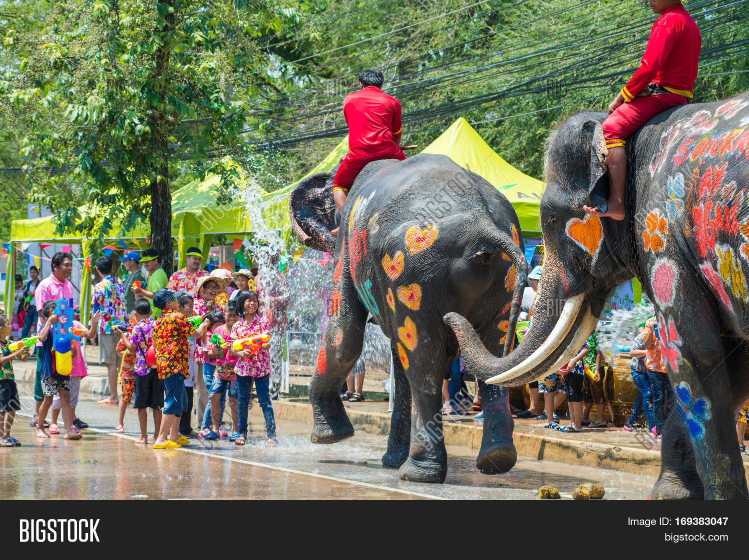 songkran festival in ayuttaya 库存照片和库存图片 | bigstock