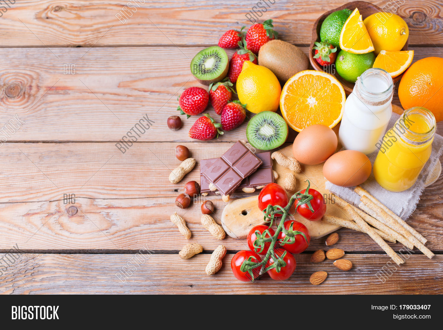 tomato strawberry kiwi eggs chocolate nuts bread gluten diary