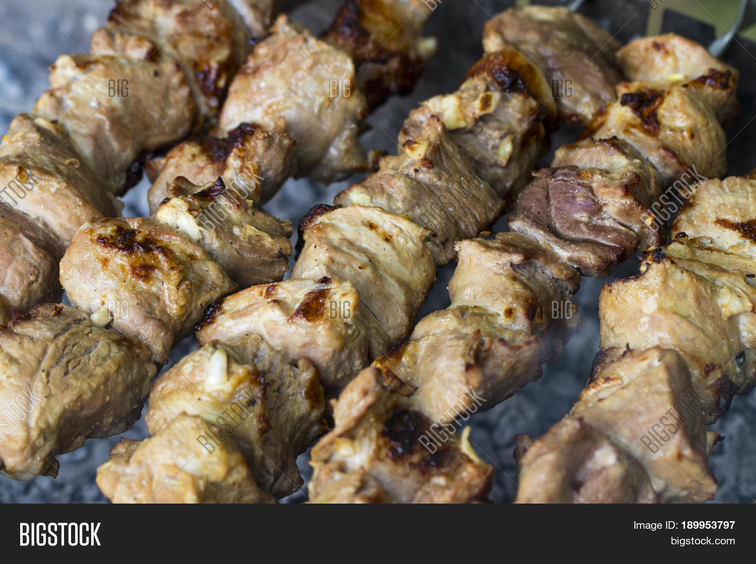 shashlik or shish kebab popular in e 库存照片和库存图片 | bigst